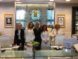 LUCIA MAGNANI E LO STAFF DI LONG LIFE CLINIC