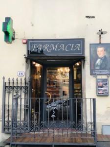 Farmacia Soldani Salvini a Mercatale Valdarno dove vengono prodotti i meravigliosi cosmetici Il Signore della Campagna